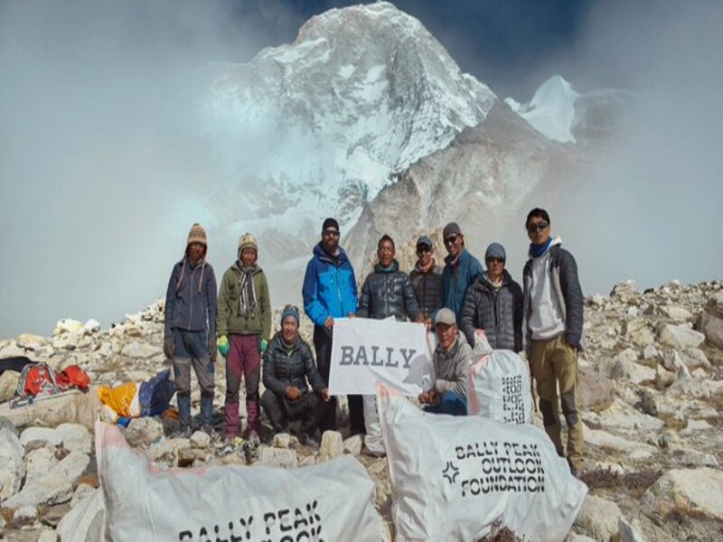 Nepali Climbers Cleaned 2.2 Tons of Garbage from Mt. Everest!