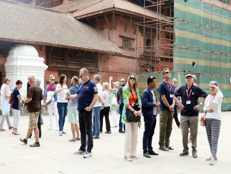 6,000 tourists throng Nepal
